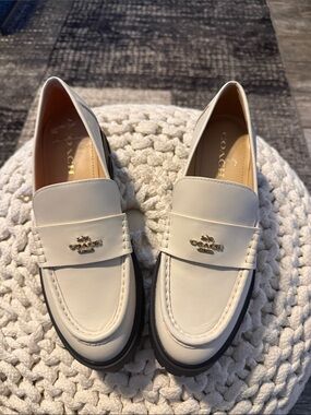 Coach women’s Cream Leather Penny Loafers with Gold Logo. NWOB